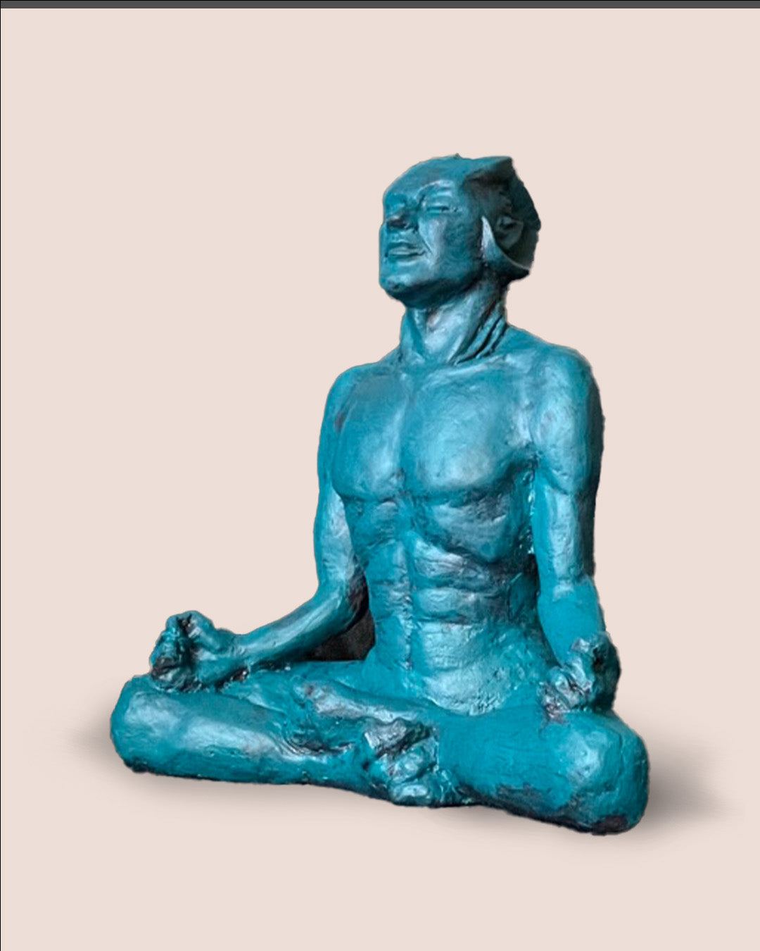 Yogademon i meditasjon, grønn